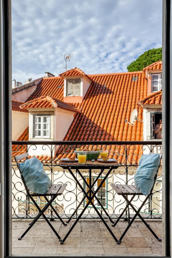Castelo Apartment - Beautiful Balcony View Лиссабон Экстерьер фото